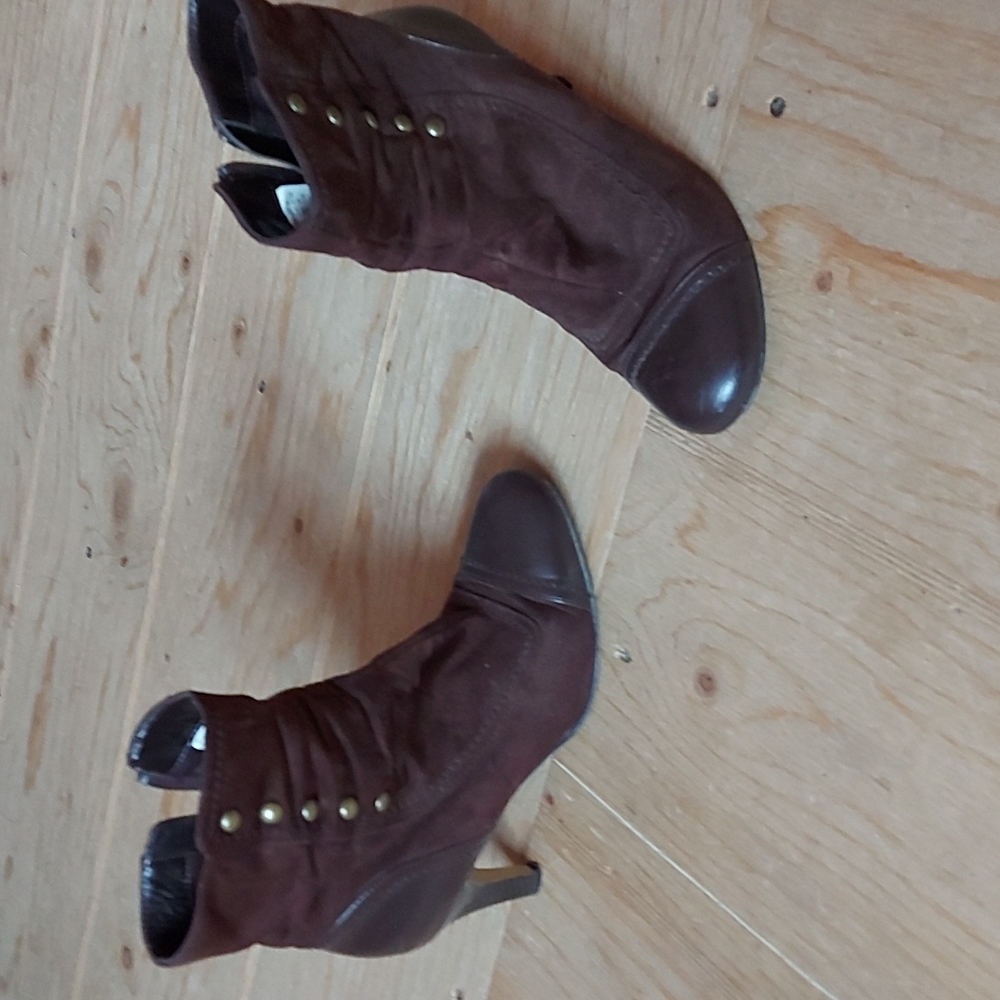 Size 6 Granny style pant boot